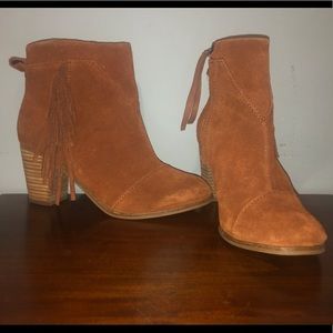 Women’s size 7w booties